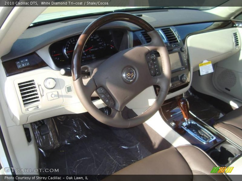 White Diamond Tri-coat / Shale/Cocoa 2010 Cadillac DTS