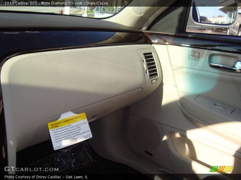 White Diamond Tri-coat / Shale/Cocoa 2010 Cadillac DTS