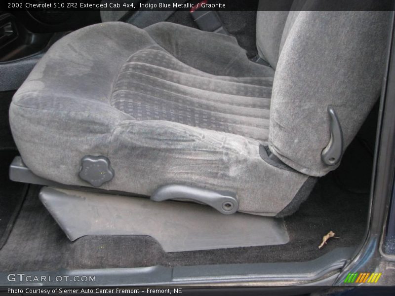 Indigo Blue Metallic / Graphite 2002 Chevrolet S10 ZR2 Extended Cab 4x4