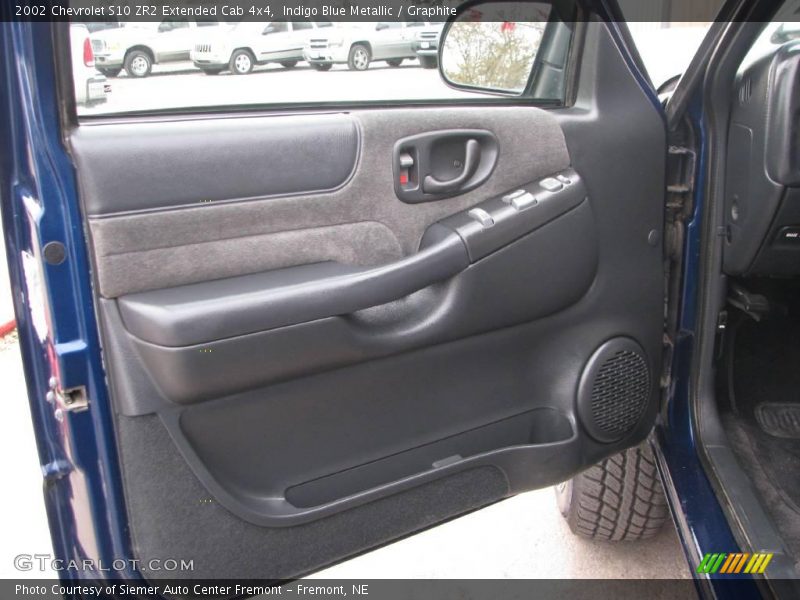 Indigo Blue Metallic / Graphite 2002 Chevrolet S10 ZR2 Extended Cab 4x4