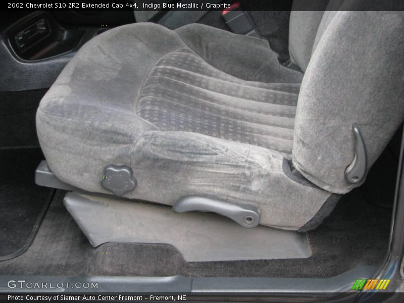 Indigo Blue Metallic / Graphite 2002 Chevrolet S10 ZR2 Extended Cab 4x4