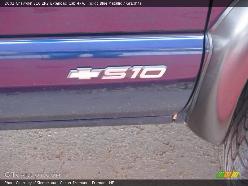 Indigo Blue Metallic / Graphite 2002 Chevrolet S10 ZR2 Extended Cab 4x4
