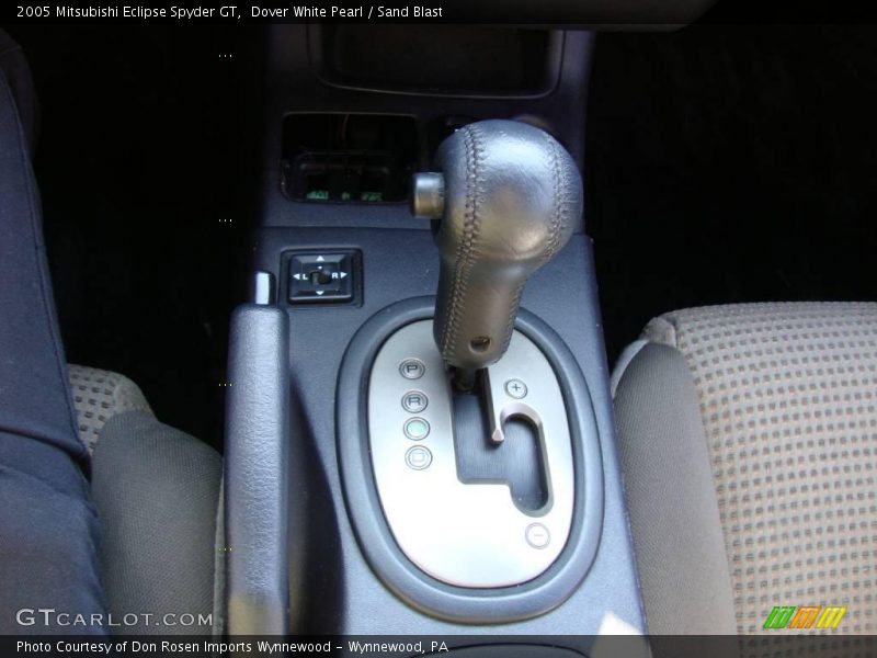 Dover White Pearl / Sand Blast 2005 Mitsubishi Eclipse Spyder GT