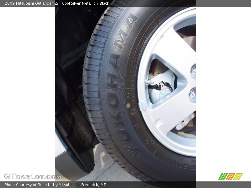 Cool Silver Metallic / Black 2009 Mitsubishi Outlander ES