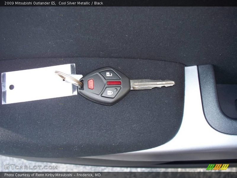 Cool Silver Metallic / Black 2009 Mitsubishi Outlander ES