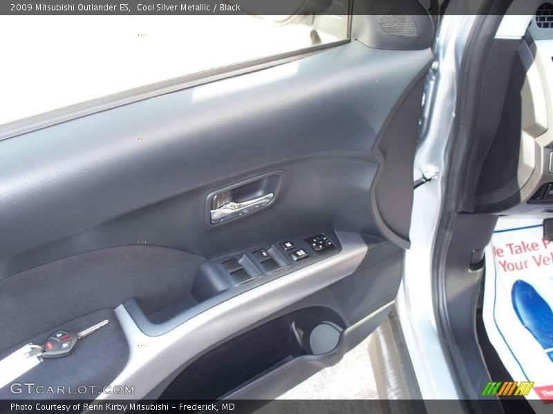 Cool Silver Metallic / Black 2009 Mitsubishi Outlander ES