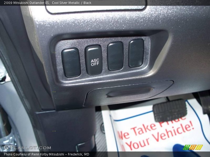 Cool Silver Metallic / Black 2009 Mitsubishi Outlander ES