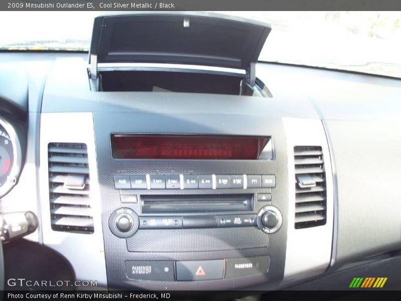 Cool Silver Metallic / Black 2009 Mitsubishi Outlander ES