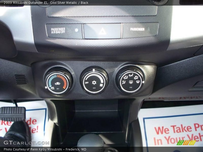 Cool Silver Metallic / Black 2009 Mitsubishi Outlander ES