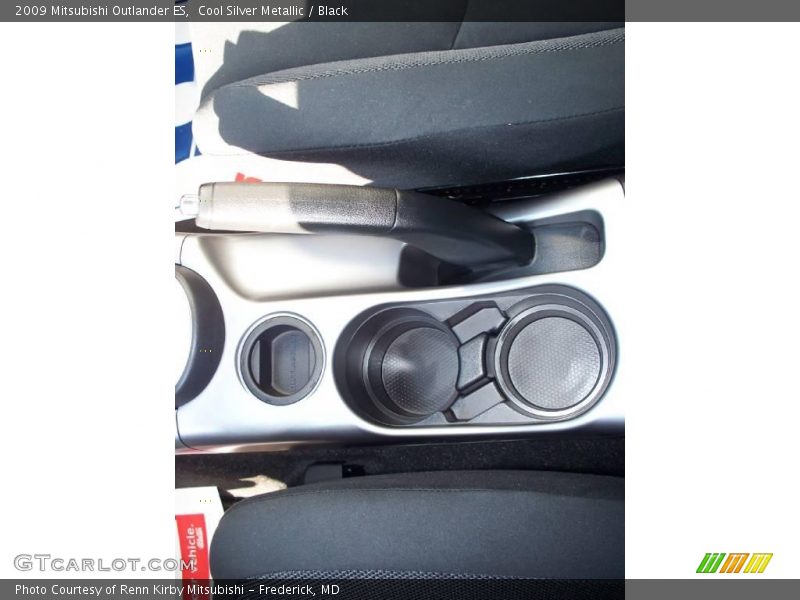 Cool Silver Metallic / Black 2009 Mitsubishi Outlander ES