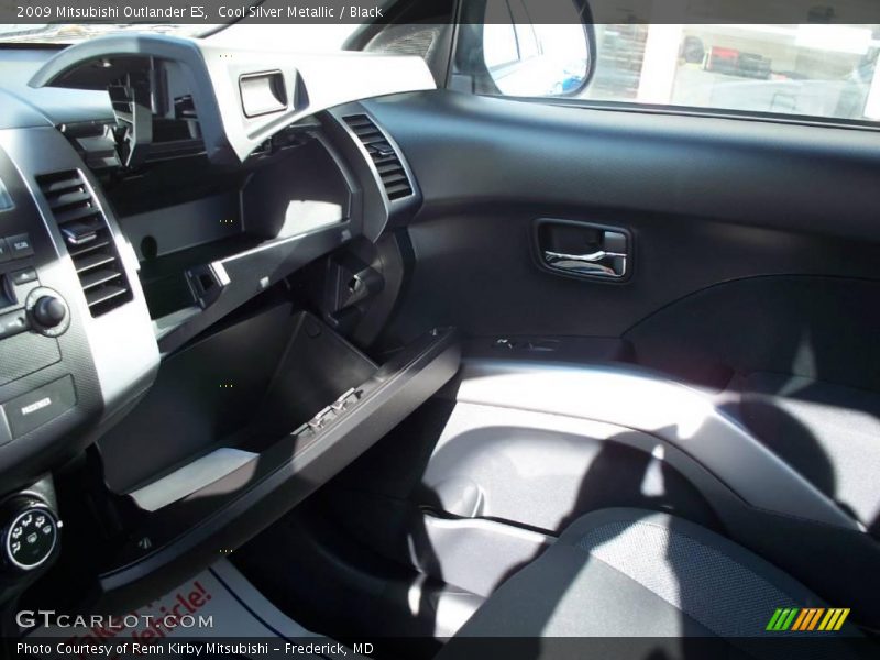 Cool Silver Metallic / Black 2009 Mitsubishi Outlander ES