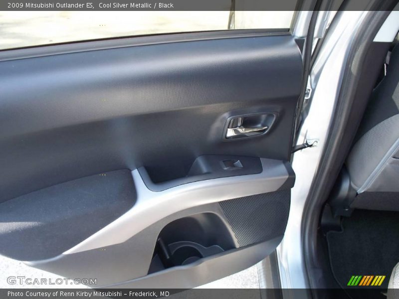 Cool Silver Metallic / Black 2009 Mitsubishi Outlander ES