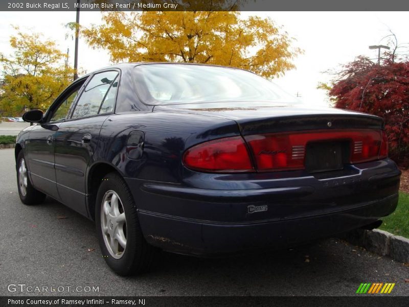 Midnight Blue Pearl / Medium Gray 2002 Buick Regal LS