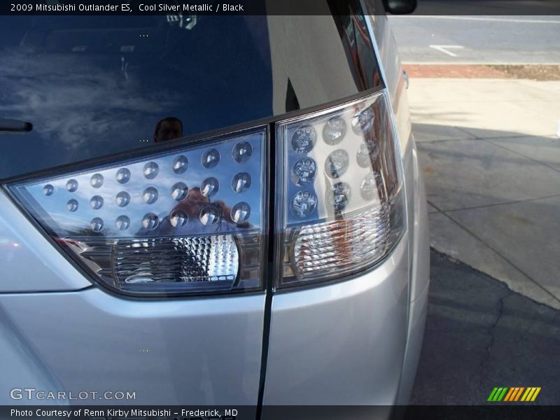 Cool Silver Metallic / Black 2009 Mitsubishi Outlander ES