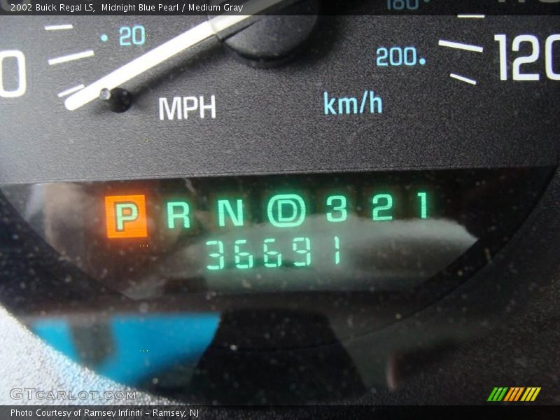 Midnight Blue Pearl / Medium Gray 2002 Buick Regal LS