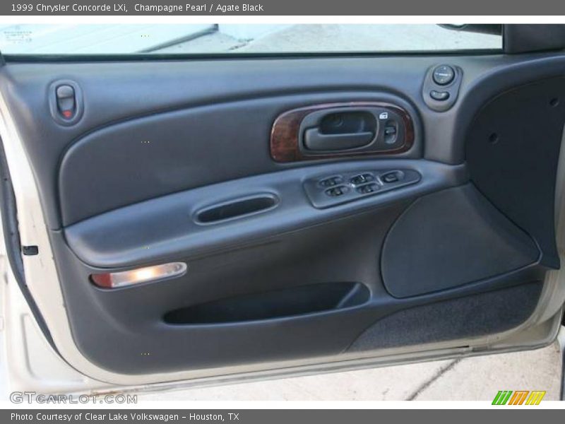 Champagne Pearl / Agate Black 1999 Chrysler Concorde LXi