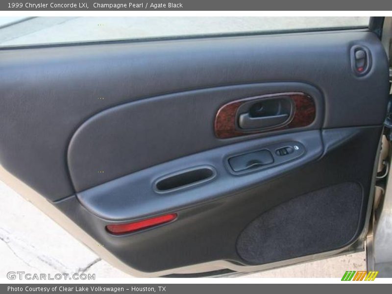 Champagne Pearl / Agate Black 1999 Chrysler Concorde LXi