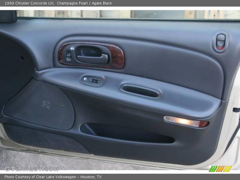 Champagne Pearl / Agate Black 1999 Chrysler Concorde LXi