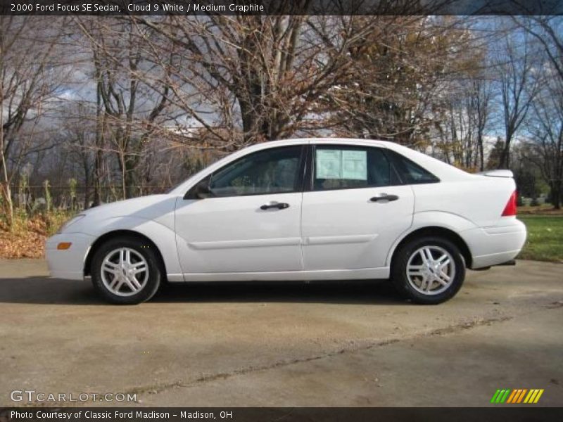 Cloud 9 White / Medium Graphite 2000 Ford Focus SE Sedan