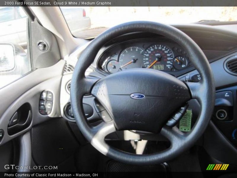 Cloud 9 White / Medium Graphite 2000 Ford Focus SE Sedan