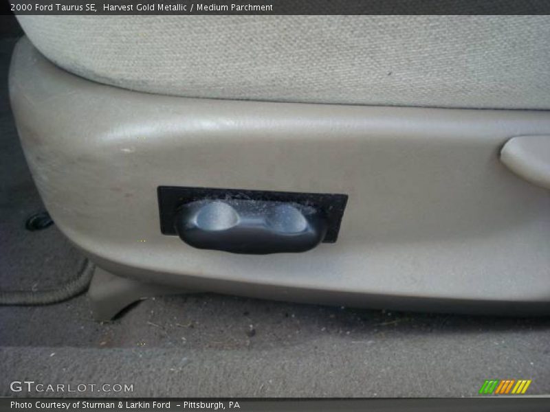 Harvest Gold Metallic / Medium Parchment 2000 Ford Taurus SE