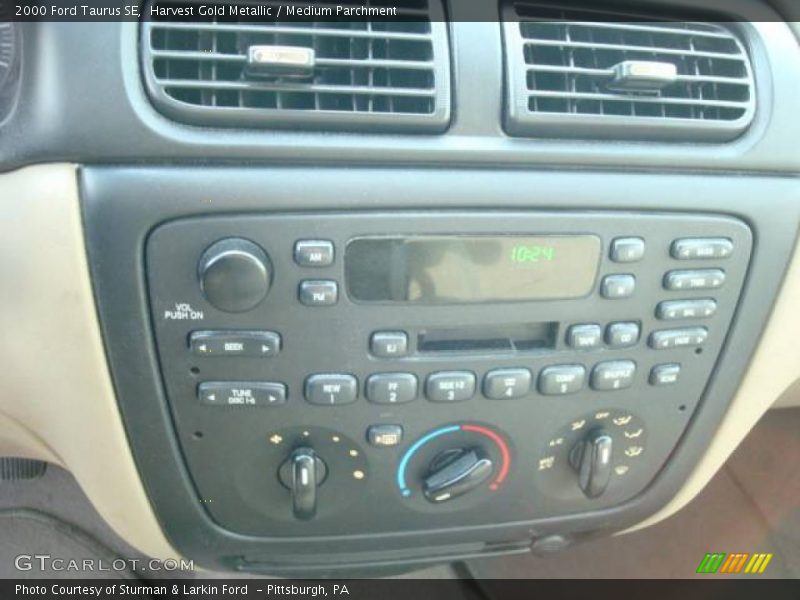Harvest Gold Metallic / Medium Parchment 2000 Ford Taurus SE