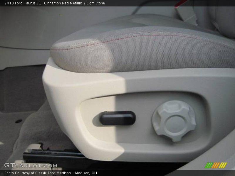 Cinnamon Red Metallic / Light Stone 2010 Ford Taurus SE