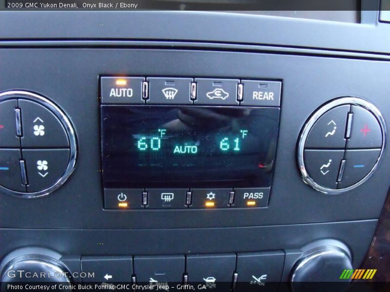 Onyx Black / Ebony 2009 GMC Yukon Denali