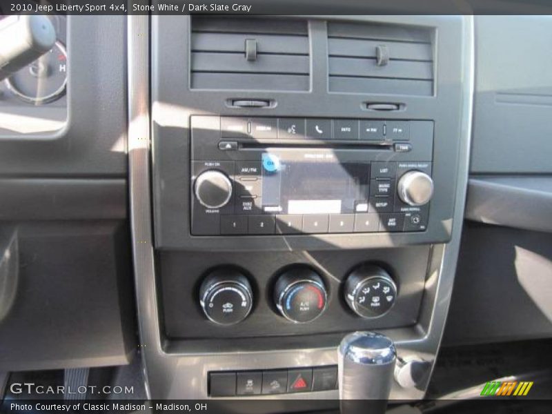 Stone White / Dark Slate Gray 2010 Jeep Liberty Sport 4x4