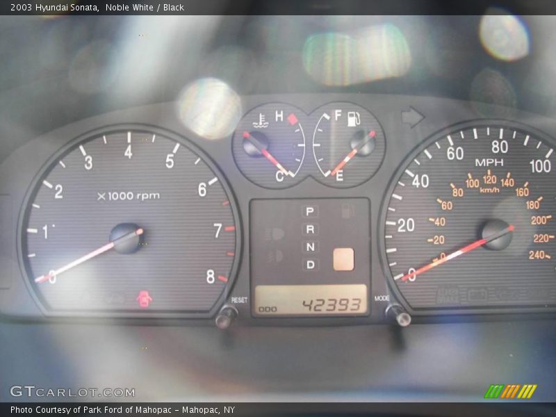 Noble White / Black 2003 Hyundai Sonata