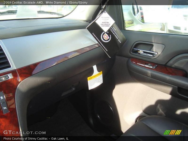 White Diamond / Ebony/Ebony 2009 Cadillac Escalade AWD