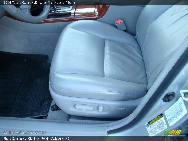 Lunar Mist Metallic / Stone 2004 Toyota Camry XLE