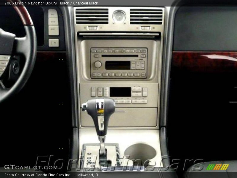 Black / Charcoal Black 2006 Lincoln Navigator Luxury