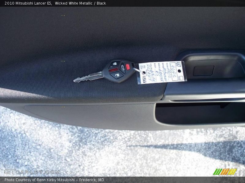Wicked White Metallic / Black 2010 Mitsubishi Lancer ES