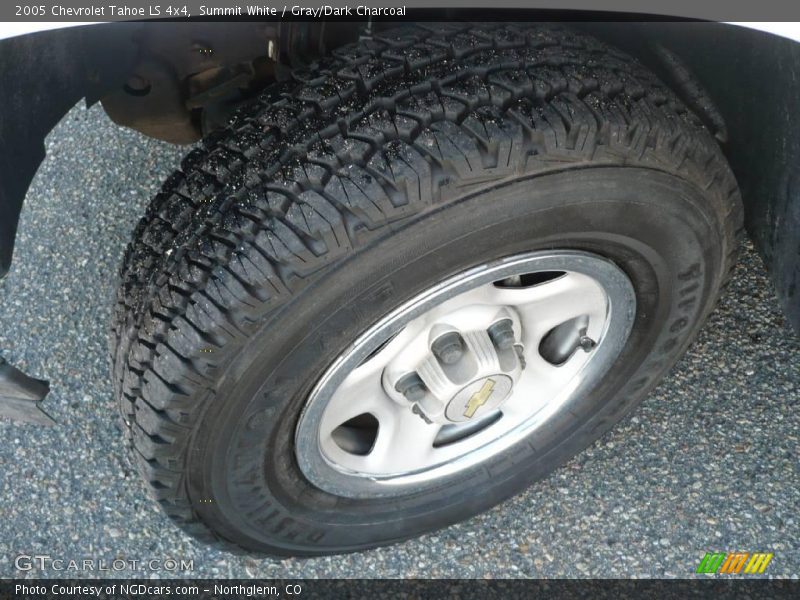Summit White / Gray/Dark Charcoal 2005 Chevrolet Tahoe LS 4x4