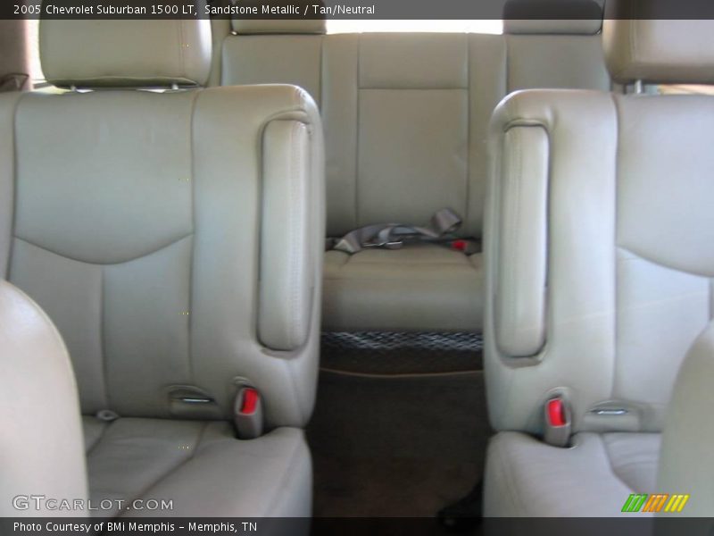 Sandstone Metallic / Tan/Neutral 2005 Chevrolet Suburban 1500 LT