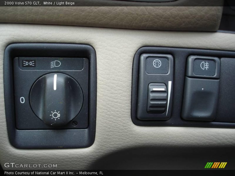 White / Light Beige 2000 Volvo S70 GLT
