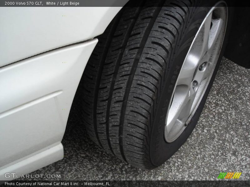 White / Light Beige 2000 Volvo S70 GLT