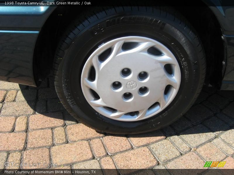 Dark Green Metallic / Oak 1998 Toyota Camry LE