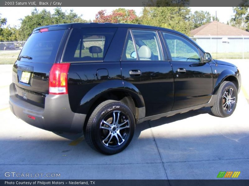 Black / Gray 2003 Saturn VUE