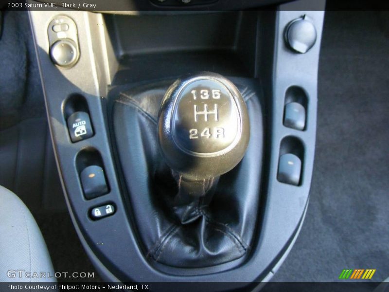 Black / Gray 2003 Saturn VUE