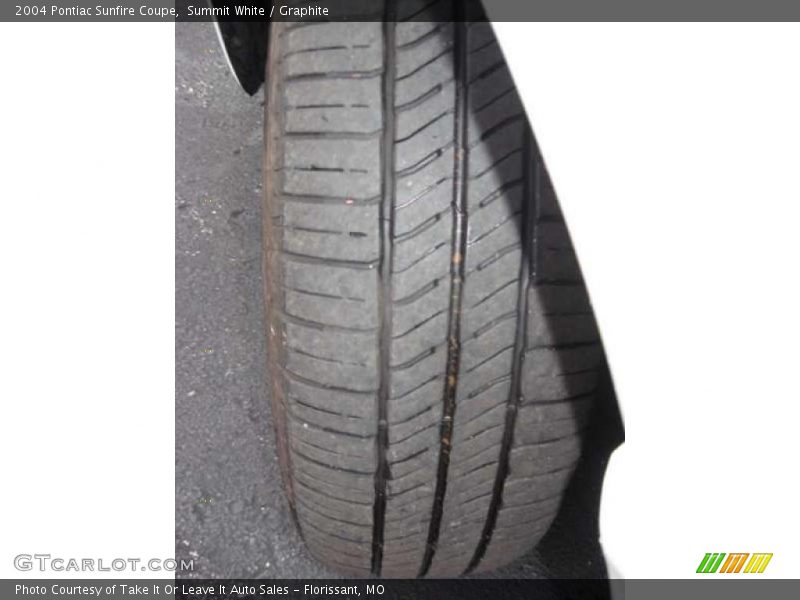Summit White / Graphite 2004 Pontiac Sunfire Coupe