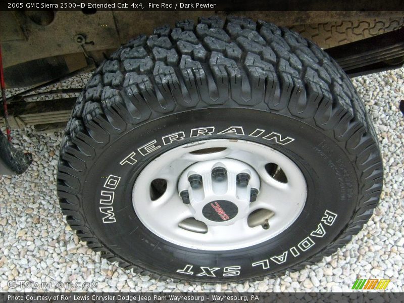 Fire Red / Dark Pewter 2005 GMC Sierra 2500HD Extended Cab 4x4