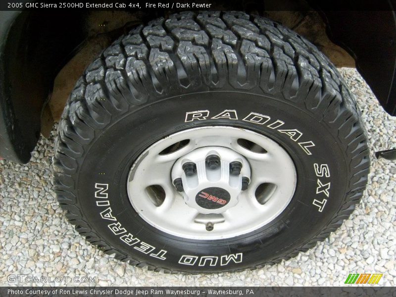 Fire Red / Dark Pewter 2005 GMC Sierra 2500HD Extended Cab 4x4