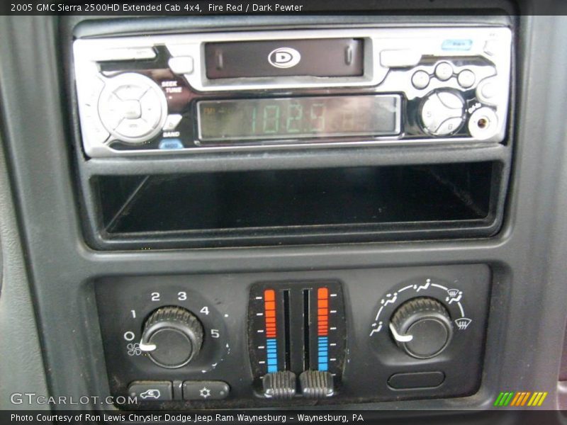 Fire Red / Dark Pewter 2005 GMC Sierra 2500HD Extended Cab 4x4