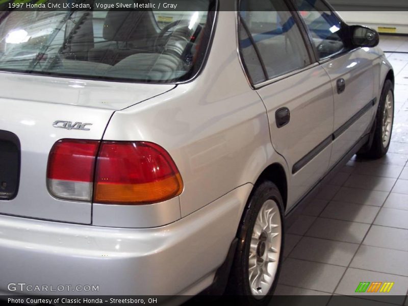Vogue Silver Metallic / Gray 1997 Honda Civic LX Sedan