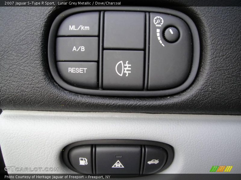 Controls of 2007 S-Type R Sport