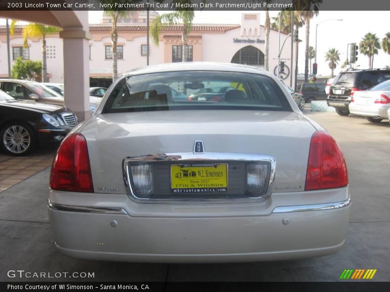 Ivory Parchment Tri Coat / Medium Dark Parchment/Light Parchment 2003 Lincoln Town Car Cartier