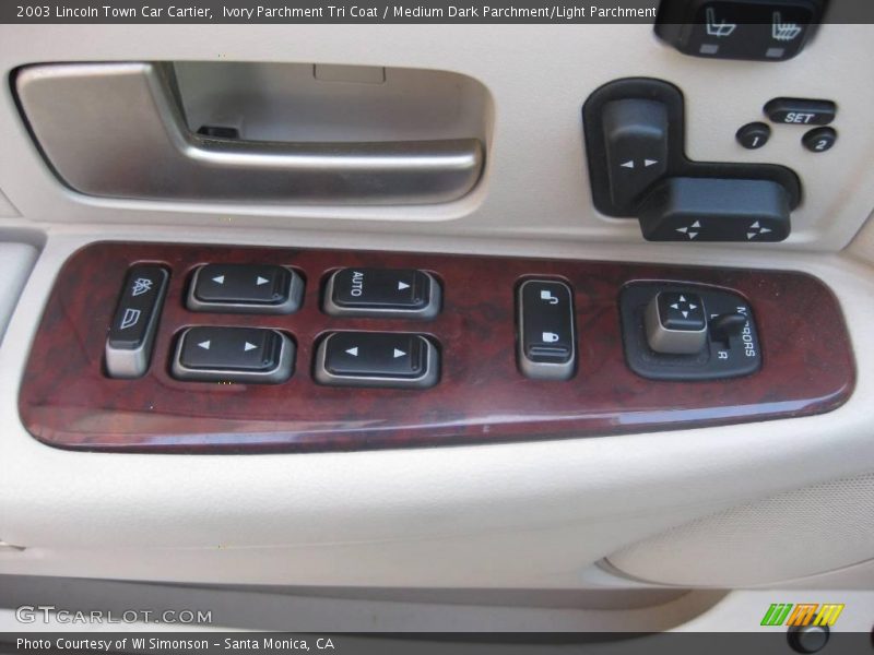 Ivory Parchment Tri Coat / Medium Dark Parchment/Light Parchment 2003 Lincoln Town Car Cartier