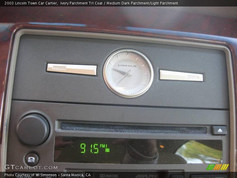 Ivory Parchment Tri Coat / Medium Dark Parchment/Light Parchment 2003 Lincoln Town Car Cartier